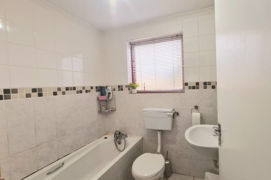 To Let 2 Bedroom Property for Rent in Bardale Village Western Cape